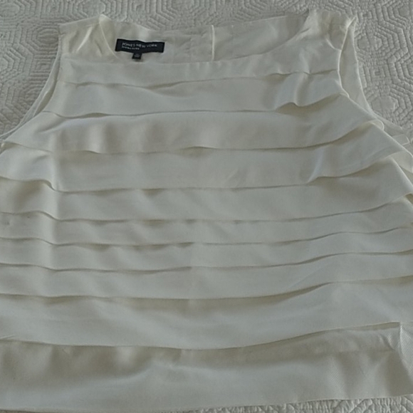 Jones New York Tops - Jones New York, fully lined sleeveless Top XL